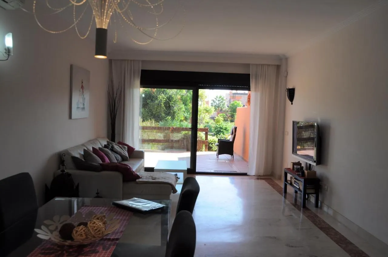 Precioso Apartamento Con Jardin Y Piscina Comunitaria Estepona 0*,  Spanien
