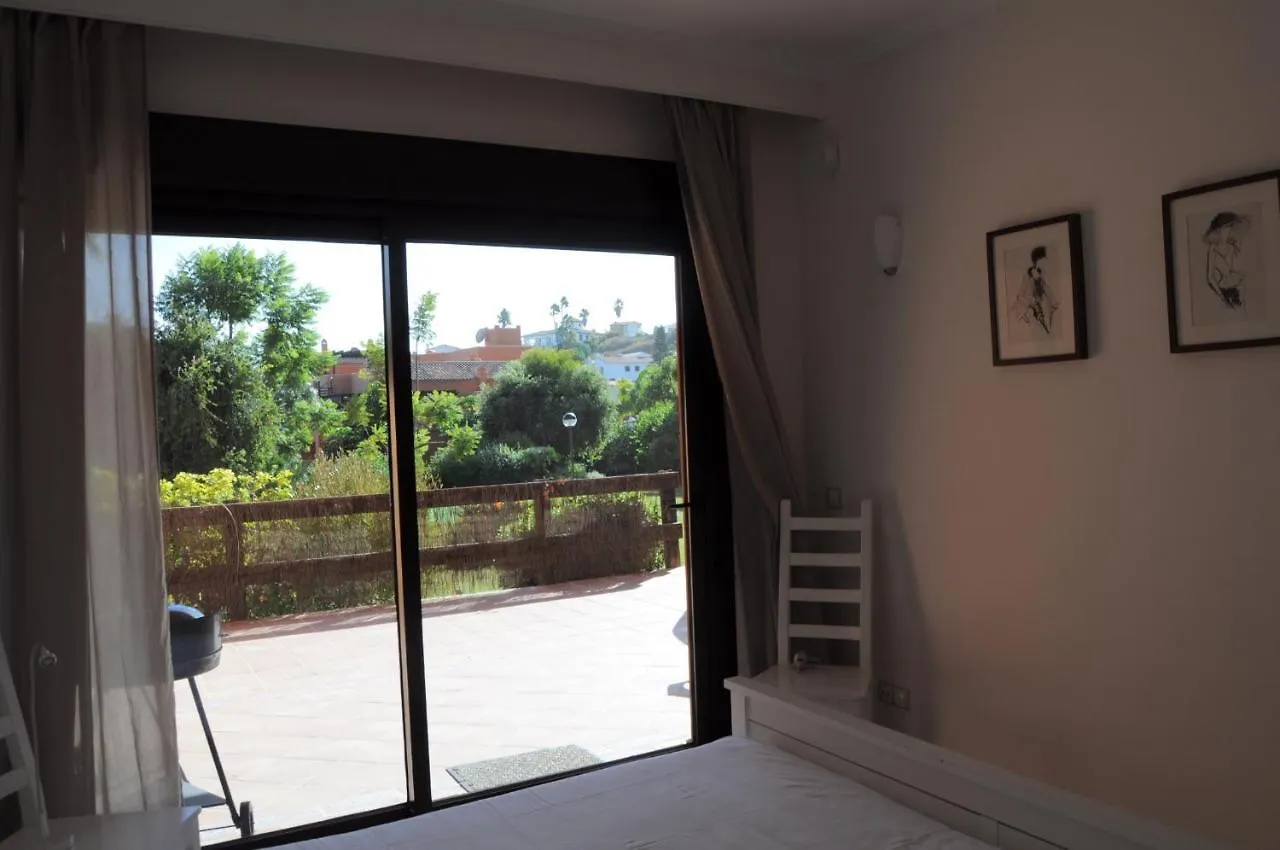 Precioso Apartamento Con Jardin Y Piscina Comunitaria Estepona